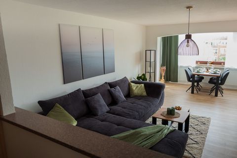 Welcome to Feriimmo Wilhelmshaven! Our North Sea pearl apartment has everything you need for a nice stay: → King size bed → large sofa with sleeping possibility for one person → Balcony with a small view of the North Sea → Smart TV with Netflix and D...