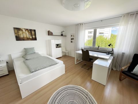 The bright and modern furnished flat is located in Leonberg Eltingen. Here you can feel at home and at the same time have the possibility to concentrate on important work. Features: A spacious bedroom & living room with queen-size bed (140x200m), des...