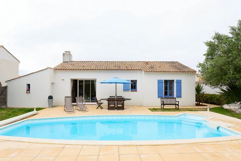 This beautiful complex of spacious and comfortable villas is located in the south of Saint Jean de Monts, 2500m from the sandy beaches and less than 2 km from shops, bordering a national forest and enjoying of a a green park of 6.5 hectares. All vill...