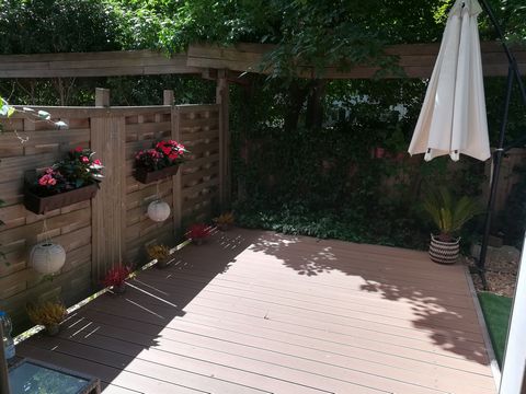 Die Wohnung ist auch nachts sehr ruhig. Es gibt Rolladen zum verdunkeln. Die Terrasse/Garten lädt sehr zum Relaxen ein, wenn auch nur wenig Sonne durchdringt. Es gibt eine Waschmaschine. Die Wohnung wird komplett möbliert vermietet (Strom, Heizung, W...