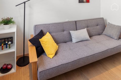 The new, comfortable town apartment is located in the center of the district town Meschede in a quiet green oasis. The 96 m² apartment has a large living area, 2 bedrooms, bathroom, guest toilet, large outdoor terrace and garden. In a few steps dista...