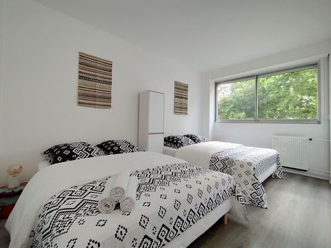 Nous mettons à votre disposition un appartement chic et moderne de 80 m². Son emplacement stratégique sur Paris vous ravira. Magnifique logement pour 10 personnes, il sera idéal pour vos déplacements professionnel. Le linge de maison vous est fourni ...