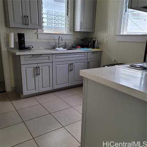 Great investment opportunity! 2 bedroom, 1 bath cottage in Punchbowl with newly remodeled kitchen and bathroom. Conveniently located just minutes from shopping, dining and downtown Honolulu. This non-conforming home is close to Queen's and Kapi'olani...