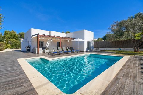 Modern and comfortable villa with private pool in Javea, Costa Blanca, Spain for 6 persons. The house is situated in a coastal, hilly and urban area and close to restaurants and bars. The house has 3 bedrooms, 2 bathrooms and 1 guest toilet. The acco...
