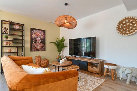 Modern and comfortable apartment in Javea, Costa Blanca, Spain with communal pool for 4 persons. The apartment is situated in a urban area, close to restaurants and bars, shops and supermarkets and at 2 km from La Grava, Puerto, Jávea beach. The apar...