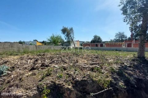 Property ID: ZMPT557189 Rustic land with 608m2 10 min from Leiria Located in a housing area of villas. With lots of privacy, quiet area, easy access and lots of sun exposure. Possibility of exchange. Location and surroundings: Location and surroundin...