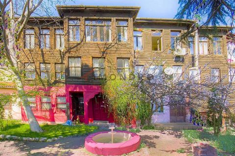 A Villa for sale está localizada em Fatih. Fatih é um distrito localizado no lado europeu de Istambul. Seu nome é uma homenagem ao sultão otomano Mehmed, o Conquistador (Fatih Sultan Mehmed), que conquistou Constantinopla em 1453 e fundou o Império O...