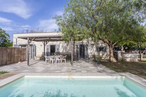 Welcome to this exquisite 2-bedroom villa located on the quiet east side of the Oria countryside. This remarkable property seamlessly blends original features with modern renovations, offering a delightful living experience. Step inside this meticulo...