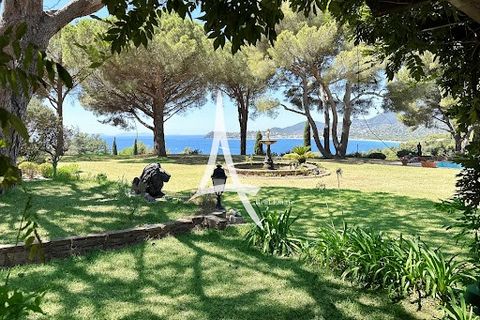 9 km from Saint-Tropez, between vineyards and the sea 200 m away, between comfort and raw tones, a rare late 18th century character residence and its protected, flat garden of approximately 13,000 m2 Created in 1882, the Domaine de La Croix is at the...