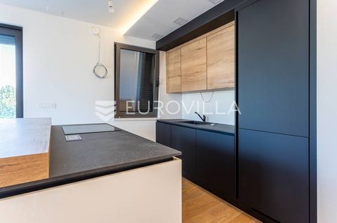 Zadar, Borik, three-room apartment in a newly built residential building on the second floor. It consists of an entrance hall, three bedrooms, two bathrooms, a kitchen and dining room, a spacious living room and a balcony. The master bedroom has an a...