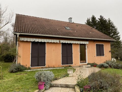 Provimo offers for sale, beautiful house in the town of Doulevant Le Chateau. House located in a peaceful area composed on the ground floor of a living room of 30 m2, 1 kitchen of 9.50 m2, 1 bathroom, 1 toilet and 3 bedrooms. Upstairs, you will find ...