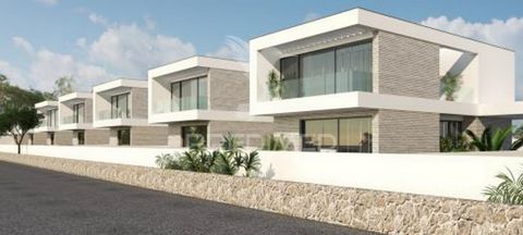 This villa of modern architecture with very generous areas, with three suites and domotic system is inserted in a plot of 340m2 with a gross construction area of 225.70m2 spread over 2 floors. The property is under construction and the expected compl...