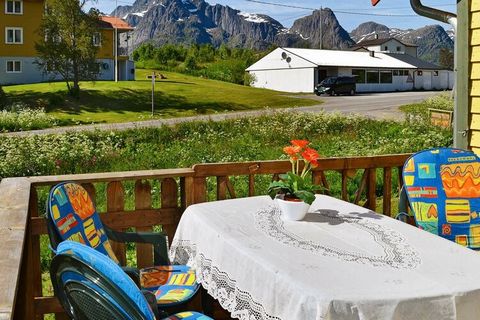 Holiday apartment in the small town Digermulen, beautifully situated furthermost east in Lofoten. The area is known for its scenery, idyllic beaches and magnificent hiking. The holiday apartment is on the first floor of a residential house with a vie...