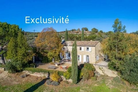 Provence Home, the Luberon real estate agency, is offering for sale, in the heights of the beautiful village of Cabrieres d'Avignon, a fully restored stone sheepfold from the 2000s. It is situated in a truly beautiful environment, in complete tranqui...