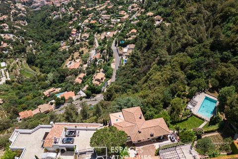 Exclusivity. This estate in a dominant position, in absolute calm, a few minutes from Monaco, covers a total area of 682 sqm all on 1.5 hectares of land, facing the sea and the Rock. Tranquility reigns in its premises where we find, on the one hand, ...