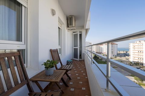 Magnificent flat near the sea, with communal pool in El Puerto de Santa Maria for 4 + 3 guests. Fantastic apartment with sea views, located on the seventh floor of a twelve-story building. Whith lift. Featuring a pleasant terrace to start your day, i...