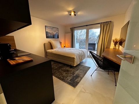 Move into a modern apartment in Cologne! High-quality furnishings and a great balcony characterize this apartment. There is a large living/sleeping area with access to the balcony and an open kitchen. In the newly designed bathroom you will find a wa...