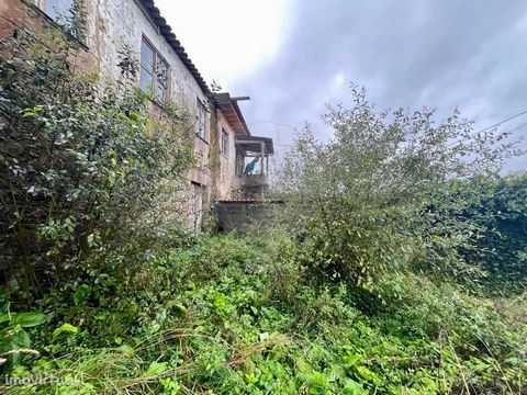 House for sale in the parish of Fornelos, municipality of Viana do Castelo. Inserted in a plot of 1,450 m2 and with a gross area of 160 m2 and located in one of the highest points of the parish, which provides fantastic and unobstructed views.   Loca...