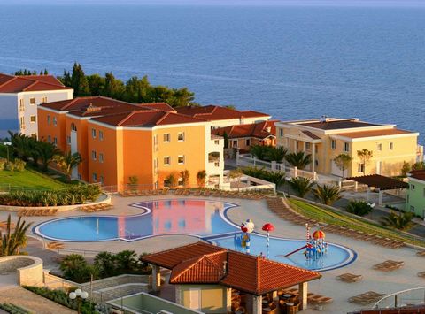 Exclusive sale !!! Crveni vrh, golf, top restaurants, beaches, nature, olive groves, the most beautiful open sea view .... you certainly want to have an apartment in such a place and enjoy all these beauties and recreation. We offer apartments of dif...