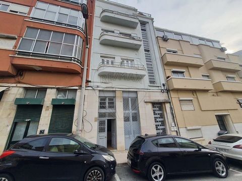 Description Property with allocation of services, currently converted into 1 bedroom housing. Property with kitchen and living room in open space, bathroom and bedroom. The bedroom with a mezzanine window. The apartment is close to Alameda and Instit...