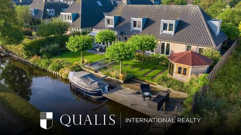 Boarding your boat from the garden to get a breath of fresh air on one of the many lakes in the middle of the Green Heart. That is also your dream! This well maintained detached villa has this jetty, but also an indoor garage and possibilities for a ...