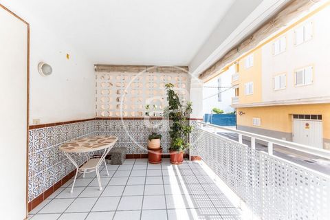 108 sqm furnished house with a 58sqm Terrace and views in Moncofar.The property has 3 bedrooms, 2 bathrooms, air conditioning, fitted wardrobes, laundry room, balcony and heating. Ref. VV2305028 Features: - Air Conditioning - Terrace - Furnished - Ba...