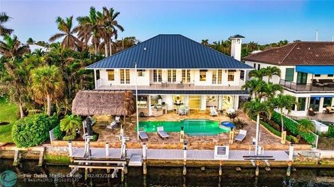 This airy split-plan lifestyle residence offers the utmost in personal privacy, luxury and serenity. Thematically designed to transport you, it provides exceptional waterway views, a two-story entry foyer with sweeping wood staircase, an inspired coq...