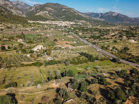 Potential investment opportunity: Building plot with mountain views in Selva Fantastic rustic plot for sale of 33.000 square meters very close to Selva, with beautiful and impressive views to Caimari and located in a quiet area in Selva. We offer you...