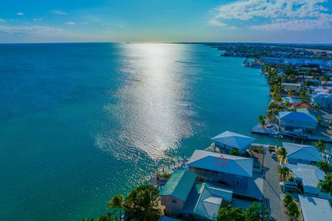 This Oceanfront gem is nestled in the heart of the Middle Keys, boasting some of the best lobster hunting grounds the area has to offer. With unobstructed open water views this home is perfectly designed for enthusiasts of fishing, diving, jet skiing...
