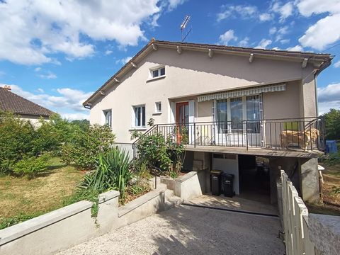 EXCLUSIVE WITH BEAUX VILLAGES! House over a basement of 80m2, you have the entrance and on your right the living/dining room with fireplace, opposite the entrance door you have the kitchen and on the left the sleeping area with 3 bedrooms with cupboa...