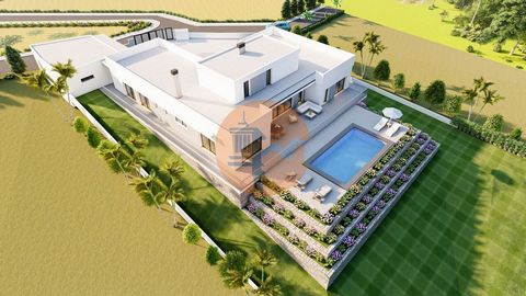Unique Opportunity - Land with Approved Project for Luxury Villa Explore the exclusivity of this land, with an approved project for the construction of a prestigious detached villa, including a swimming pool and basement with garage. The location, ju...