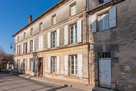 Set in the heart of a pretty village and just a short walk from the village shop, restaurant and medical centre, this very large Charentaise house offers huge potential for development. Located between the historic town of Jarnac and the city of Ango...