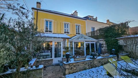 Marc BAJEUX vous propose de venir découvrir cette belle maison de 210 m² sur un terrain clos de 319 m² à ETAMPES dans un quartier très recherché. Située à 50 km de PARIS (source Mappy), cette charmante ville de lEssonne allie le charme de la campagne...