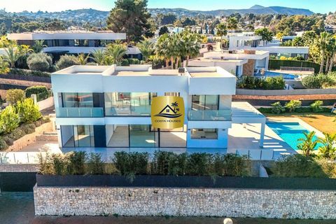 ❶ VILLA PERLA | MODERN LUXURY VILLA WITH SEA VIEWS in Javea, Costa Blanca | Only 950 meters from Arenal Beach Let yourself be seduced by the beauty and comfort of this newly built modern villa, presented by your Real Estate Specialist in Unique Prope...