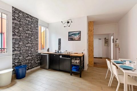 IMPORTANT : The Host is a co-living specialist, they are welcoming students and young workers between 18 and 35 years old in order to guarantee full harmony between the co-livers. Room of 12m², fully furnished. It has a double bed (140x190) accompani...