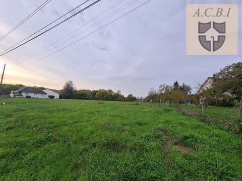 Located in Morea, 20 minutes from Vendôme, in a charming quiet village with school and local business, come and discover this building plot of about 2,024 m2, viability on the roadside. Information on the risks to which this property is exposed is av...