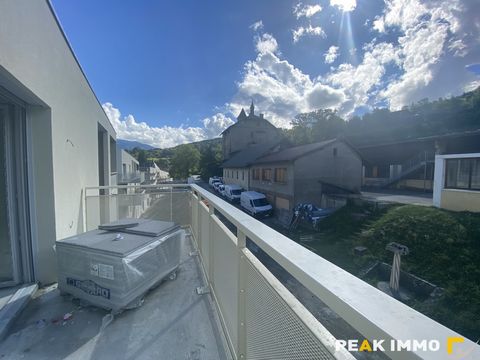 Program being marketed in the city center of Sallanches. We offer a beautiful duplex apartment type T3 with a balcony of 14 m2. It will be located on the second and third floor with elevator. A corner balcony will offer you a nice unobstructed view o...