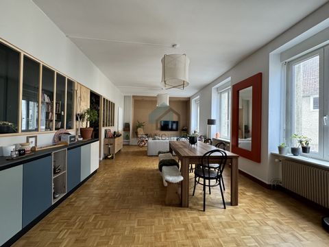 L'Agence Francimmo vous propose de découvrir ce magnifique appartement spacieux d'environ 127m2 habitables, situé au premier étage d'une copropriété du centre-ville de Maiche, comprenant: entrée, grand salon séjour lumineux de 33m2, cuisine équipée, ...