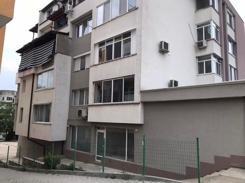 Rocca Properties bietet eine Immobilie mit dem Status eines Büros in Zhelezik East zum Verkauf an. Es befindet sich im Erdgeschoss eines Wohnhauses in ruhiger und friedlicher Lage. Das Anwesen verfügt über eine Wohnung von 75qm, mit einem eigenen Ein...