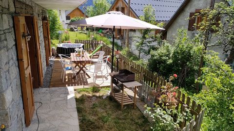 St Colomban des Villards Le Martinan. Aux portes des Sybelles - 350 km de pistes Col du Glandon Col de la Croix de Fer T3 Grand confort 50 m2, rez de jardin avec terrasse et mobilier de jardin. Cuisine équipée (réfrigérateur avec petit congélateur, a...