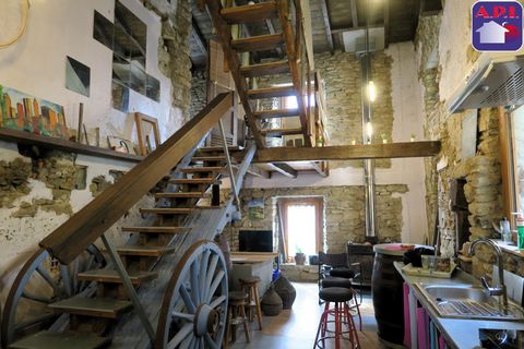 In der Nähe von Mirepoix, renoviertes Dorfhaus mit gemütlichem Innenhof, im Herzen eines authentischen Dorfes. Hervorragendes Wohnzimmer mit Einbauküche und Holzofen, hohe Decken, 2 Schlafzimmer, Badezimmer mit WC, angrenzender Innenhof von ca. 35 m²...