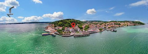 Van ERA UNIQUE REAL ESTATE Herenhuis appartement aan het strand in Sariyer Prachtig uitzicht op zee en de Bosporus   Dubbelzijdig Balkon met uitzicht op het bos aan de achterzijde   2+1 130 m2 oppervlakte Luxe herenhuis appartement Te koop met specia...