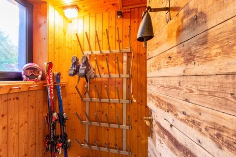 Geniet van je vakantie in dit knusse appartement midden in het dorp Bichlbach. De vakantie accommodatie beschikt 2 slaapkamers, een badkamer en een gedeelde sauna en is ideaal voor een gezin of 2 koppels. In de winter kunnen skiërs en snowboarders re...