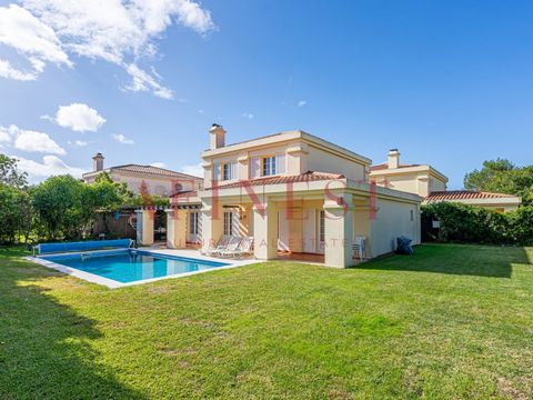 SIND SIE AUF DER SUCHE NACH EINER RENOVIERTEN VILLA MIT 3 SCHLAFZIMMERN, POOL UND GARTEN IN QUINTA DA BELOURA? In der Nähe der internationalen Schulen CAISL, TASIS und der neuen Schmetterlinge Kürzlich renovierte Villa mit 202m2 Fläche auf einem Grun...