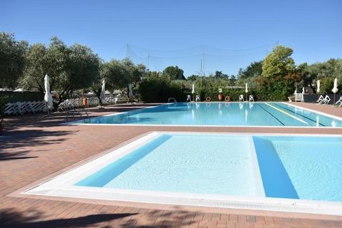 Vacanze nel parco roulotte direttamente sul Lago di Garda, immerso tra ulivi secolari. Le case mobili sono modernamente arredate e tutte dotate di terrazza coperta. Il complesso turistico offre servizi per tutta la famiglia: piscina esterna comune co...