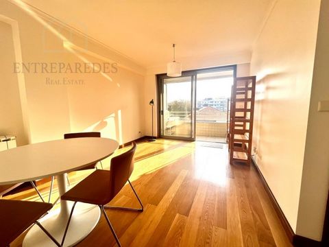 2 bedroom flat with garage for rent, fully furnished and equipped next to the Marquês metro, Porto. Located on Rua da Alegria, on the second floor of a building with lift, with east/west sun exposure, this flat is completely refurbished and equipped ...