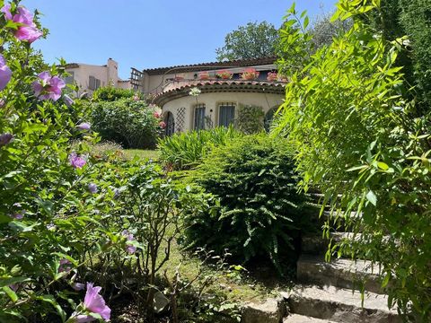 Discover a charming three-bedroom house for sale in the picturesque Castelleras le Vieux. This exquisite property boasts stunning views, including the majestic Château de Castelleras. The house features three spacious bedrooms, perfect for families o...