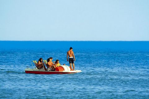 Gli appartamenti si trovano sulla costa sud-occidentale della Sicilia nella piccola località balneare di Triscina di Selinunte, 15 km a sud di Castelvetrano. Si abita all'interno del residence in un bilocale, a seconda della tipologia, da 15 a 250 m ...