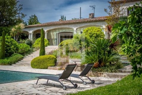 Charming house of about 230m² built on a plot of 2465m² with swimming pool. Offering a single storey arrival, 4 bedrooms, 3 of which are en suite in the main house as well as an outbuilding of about 50 m² with two bedrooms and a bathroom. Carport and...