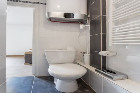 Checkmyguest bietet Ihnen dieses charmante 17 m² große Studio-Apartment, das Ihren Aufenthalt in Hauts-de-Seine perfektionieren wird. Dieses Apartment liegt in der ruhigen Stadt Malakoff und ist mit zahlreichen Annehmlichkeiten ausgestattet, um Ihren...